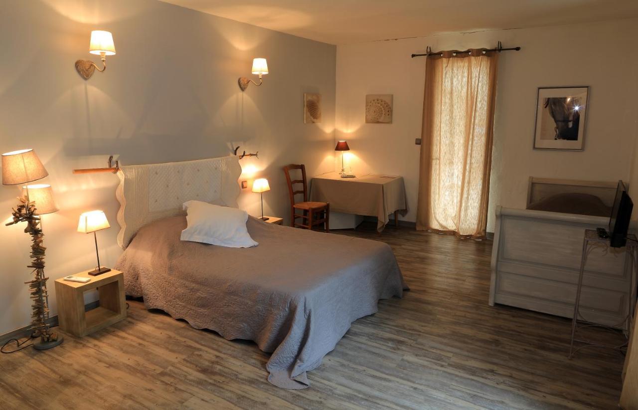 Mas D'Auzieres Bed & Breakfast Saint-Gilles  Ngoại thất bức ảnh